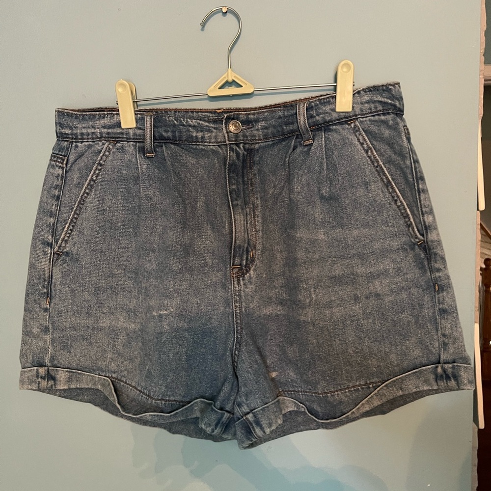 AE mom shorts